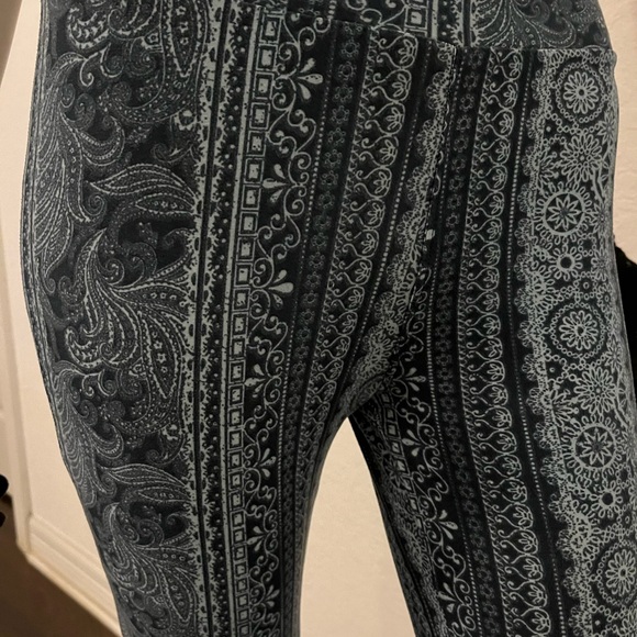 Elastic band flared leggings pants with blue pattern, elastane soft fabric. - Picture 11 of 14